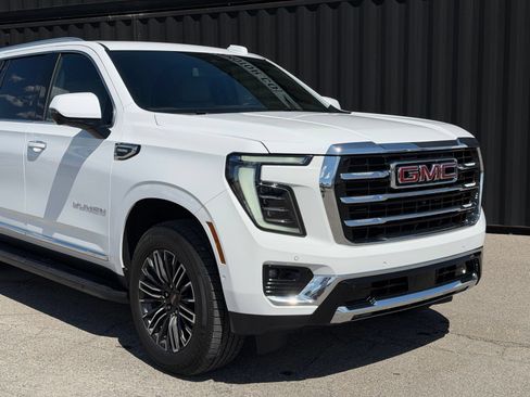 Used 2025 GMC Yukon XL Elevation AWD/4WD image 3