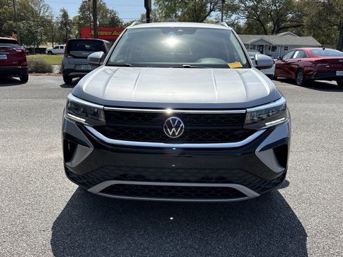 Used 2024 Volkswagen Taos SE image 8