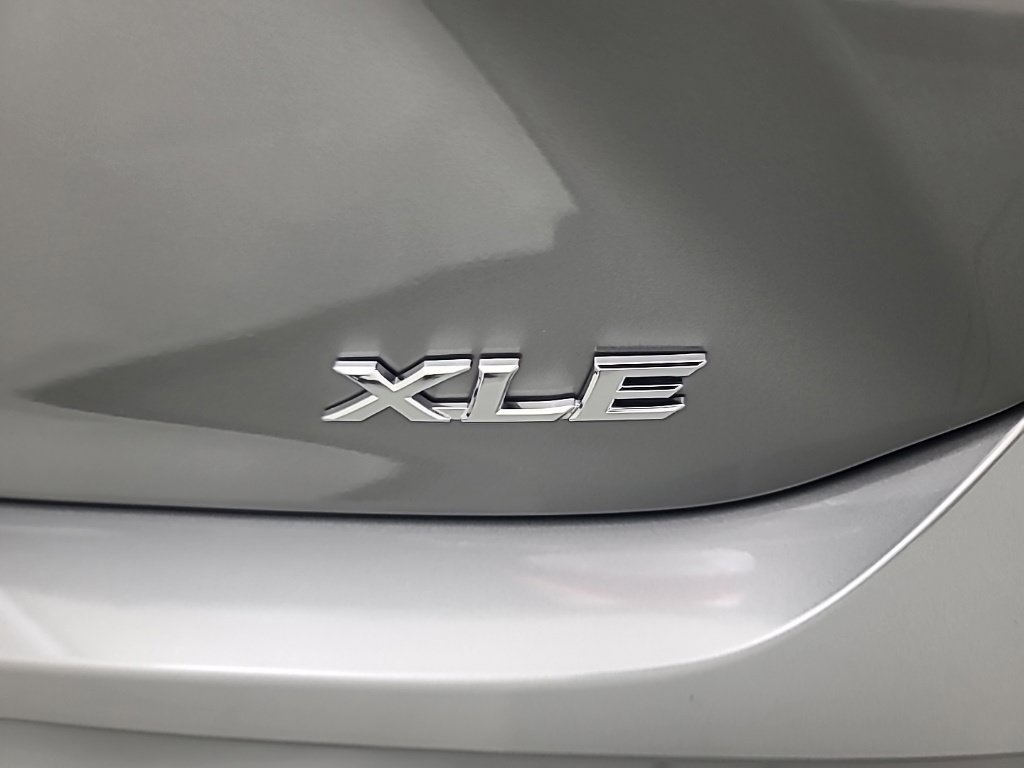 Used 2026 Toyota Camry XLE AWD/4WD image 12