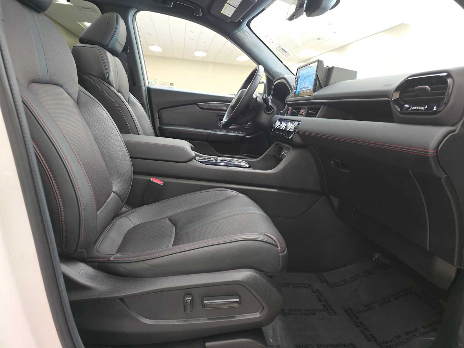 Used 2025 Honda Pilot Black Edition image 30