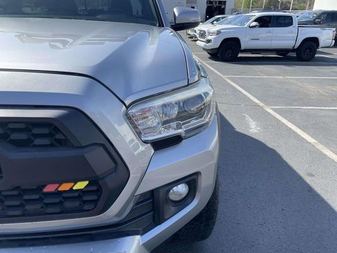 Used 2019 Toyota Tacoma TRD Off-Road w/ Technology Package image 13
