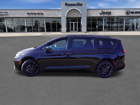 New 2026 Chrysler Pacifica Limited w/ S Appearance Package FWD image 7