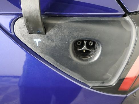 Used 2018 Tesla Model 3 Mid Range image 18