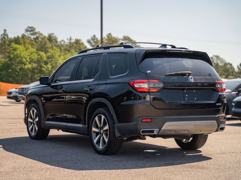 Used 2024 Honda Pilot Touring image 5