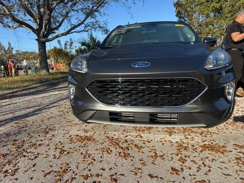 Used 2020 Ford Escape SEL image 7