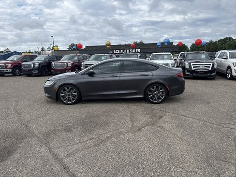 Used 2016 Chrysler 200 S FWD image 5