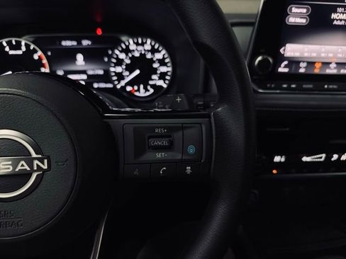 Used 2022 Nissan Rogue SV image 25