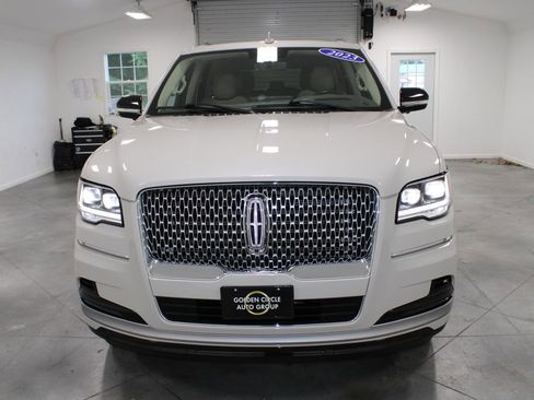 Used 2023 Lincoln Navigator Reserve AWD/4WD image 3