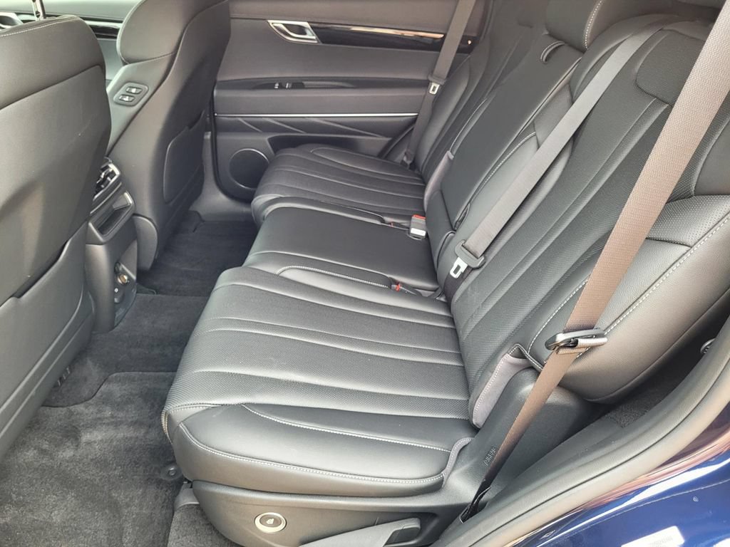 Used 2025 Genesis GV80 2.5T Standard AWD/4WD image 14