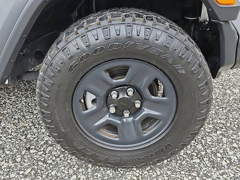 Used 2018 Jeep Wrangler Unlimited Sport image 9