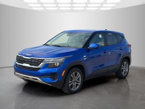 Used 2023 Kia Seltos LX AWD/4WD image 8