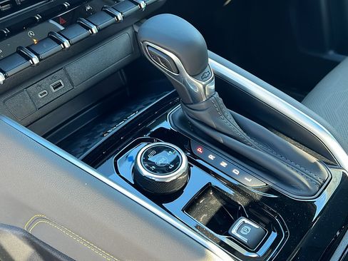 New 2026 Chevrolet Colorado ZR2 w/ Technology Package image 22