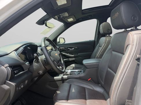Used 2023 Chevrolet Traverse High Country AWD/4WD image 17