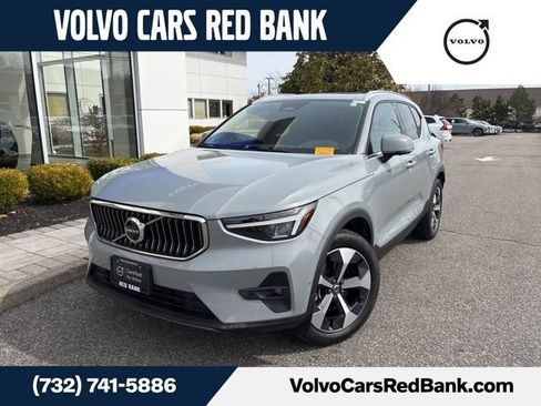 Used 2025 Volvo XC40 B5 Plus AWD/4WD image 1