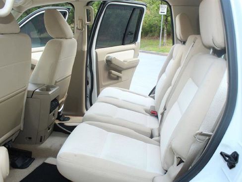 Used 2010 Ford Explorer XLT image 11
