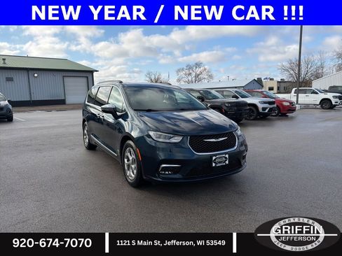 Used 2022 Chrysler Pacifica Limited image 4