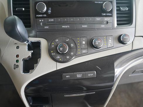 Used 2011 Toyota Sienna LE FWD image 19