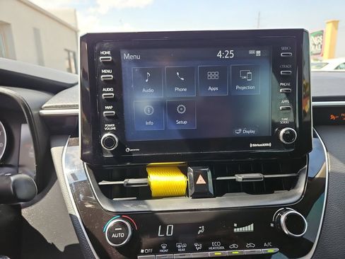 Used 2021 Toyota Corolla LE FWD image 19