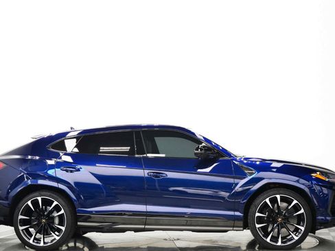Used 2022 Lamborghini Urus AWD/4WD image 2