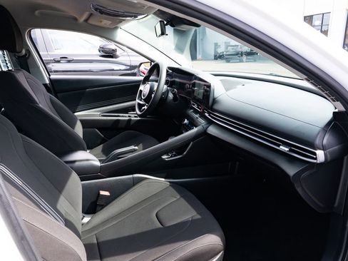 Used 2024 Hyundai Elantra SEL FWD image 25