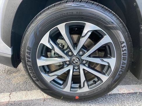 Certified 2024 Toyota Corolla Cross XLE w/ Convenience Package FWD image 14