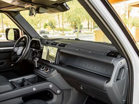 Used 2025 Land Rover Defender 110 X-Dynamic SE image 30