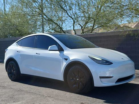 Used 2021 Tesla Model Y Long Range AWD/4WD image 2