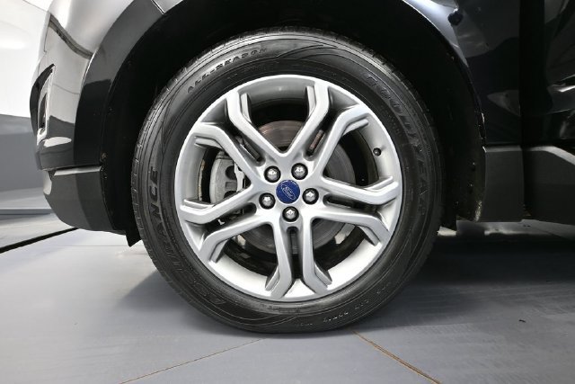 Used 2016 Ford Edge Titanium w/ Technology Package AWD/4WD image 12