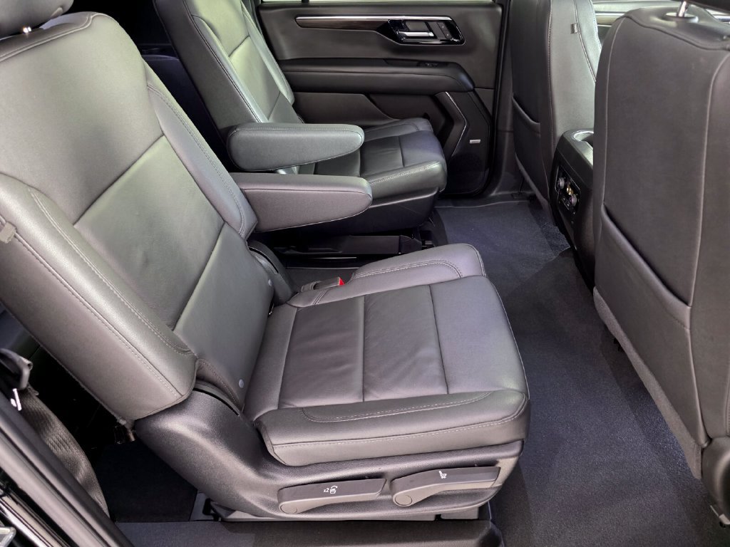Used 2025 Chevrolet Suburban Z71 w/ Z71 Off-Road Package AWD/4WD image 29
