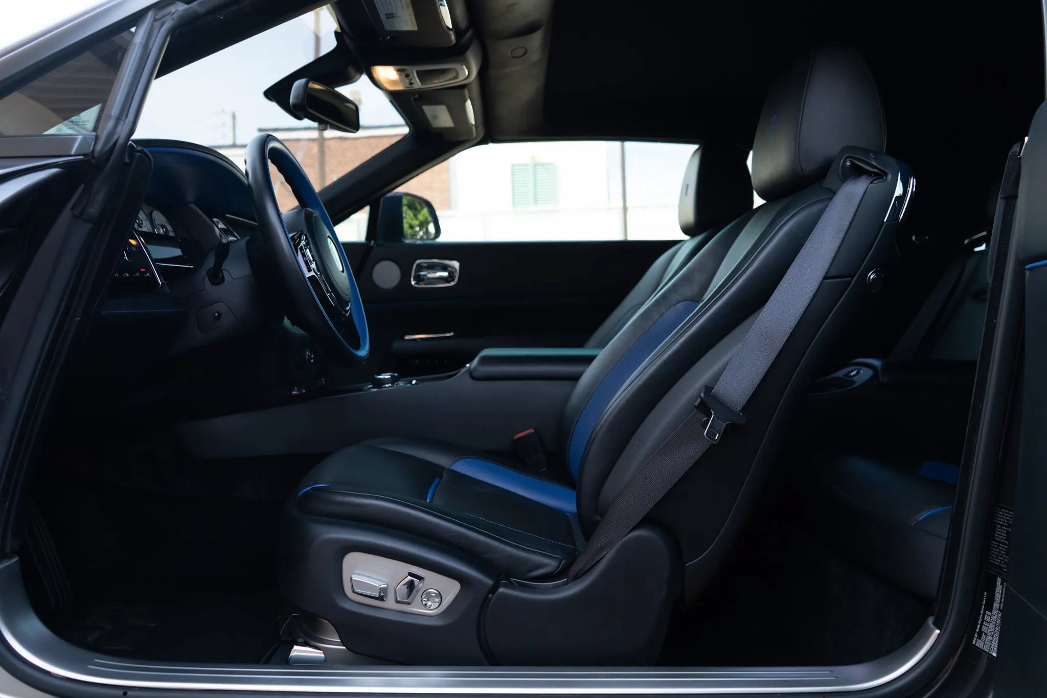 Used 2017 Rolls-Royce Dawn RWD image 55