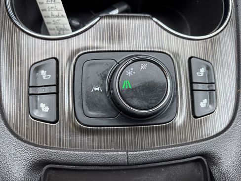Used 2022 GMC Acadia SLT FWD image 26