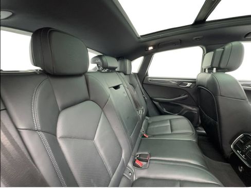 Used 2023 Porsche Macan AWD/4WD image 27