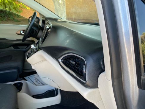 Used 2019 Chrysler Pacifica LX w/ Tire & Wheel Group FWD image 46