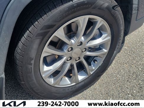 Used 2019 Jeep Cherokee Latitude Plus FWD image 7