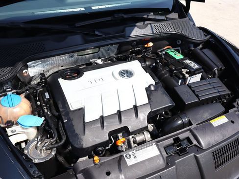 Used 2013 Volkswagen Beetle TDI image 30