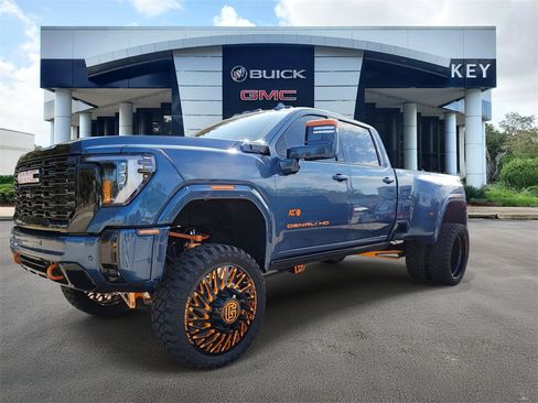 Used 2025 GMC Sierra 3500 Denali Ultimate image 2