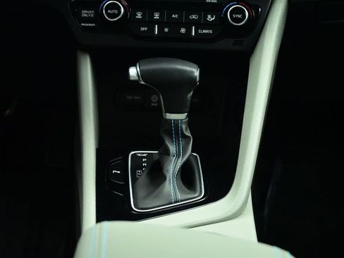 Used 2017 Kia Niro Touring image 12