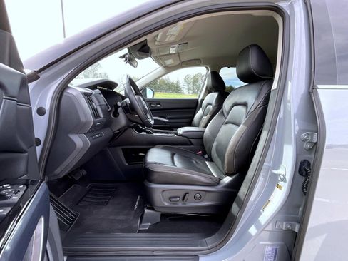 Used 2023 Nissan Pathfinder SL AWD/4WD image 10