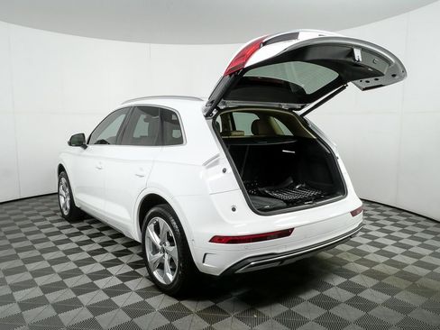 Used 2021 Audi Q5 Prestige w/ Prestige Package image 33