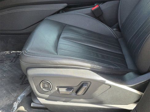 Certified 2022 Audi e-tron Premium image 17