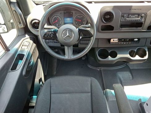 Used 2025 Mercedes-Benz Sprinter 2500 image 12