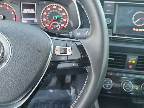 Certified 2021 Volkswagen Jetta SE image 21