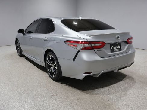 Used 2018 Toyota Camry SE w/ Audio Package FWD image 6
