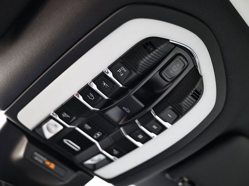 New 2026 Porsche Macan image 45