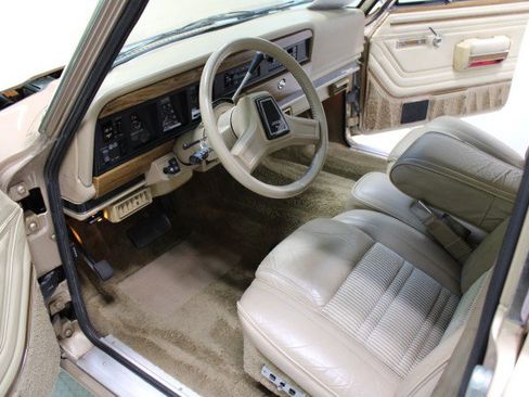 Used 1989 Jeep Grand Wagoneer image 6