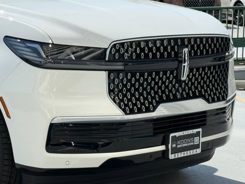 New 2026 Lincoln Navigator L Reserve AWD/4WD image 8