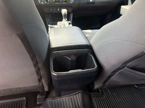 Used 2018 Toyota Tacoma TRD Off-Road AWD/4WD image 17