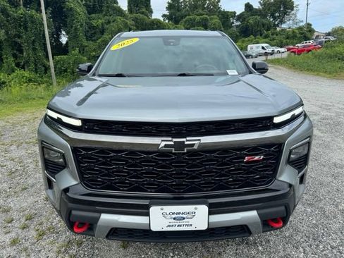Used 2025 Chevrolet Traverse Z71 AWD/4WD image 2