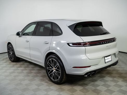 New 2026 Porsche Cayenne image 3