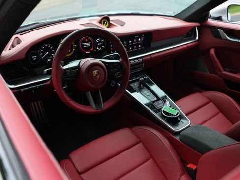 Used 2024 Porsche 911 Carrera w/ Premium Package image 20